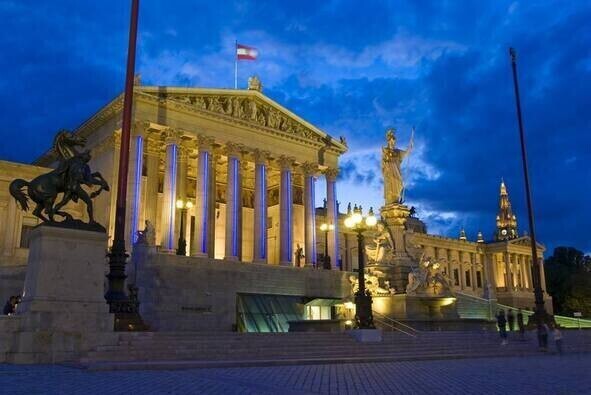 Здание парламента в Вене